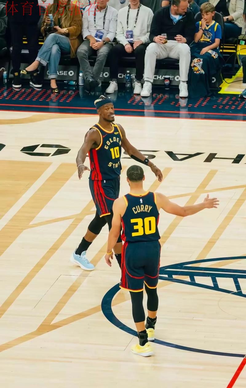 勇士这双核可咋办?巴特勒无法担负关键球,格林二人转纯送! 勇士这双核可咋办?巴特勒无法担负关键球,格林二人转纯送!